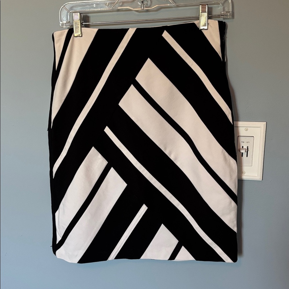White House Black Market Geometric Black and White Pencil Skirt